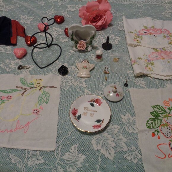 JUNK DRAWER EMBROIDERED PIECES HEART HOLDER HEART FRAME JEWELRY PARTS  E… - Picture 1 of 11